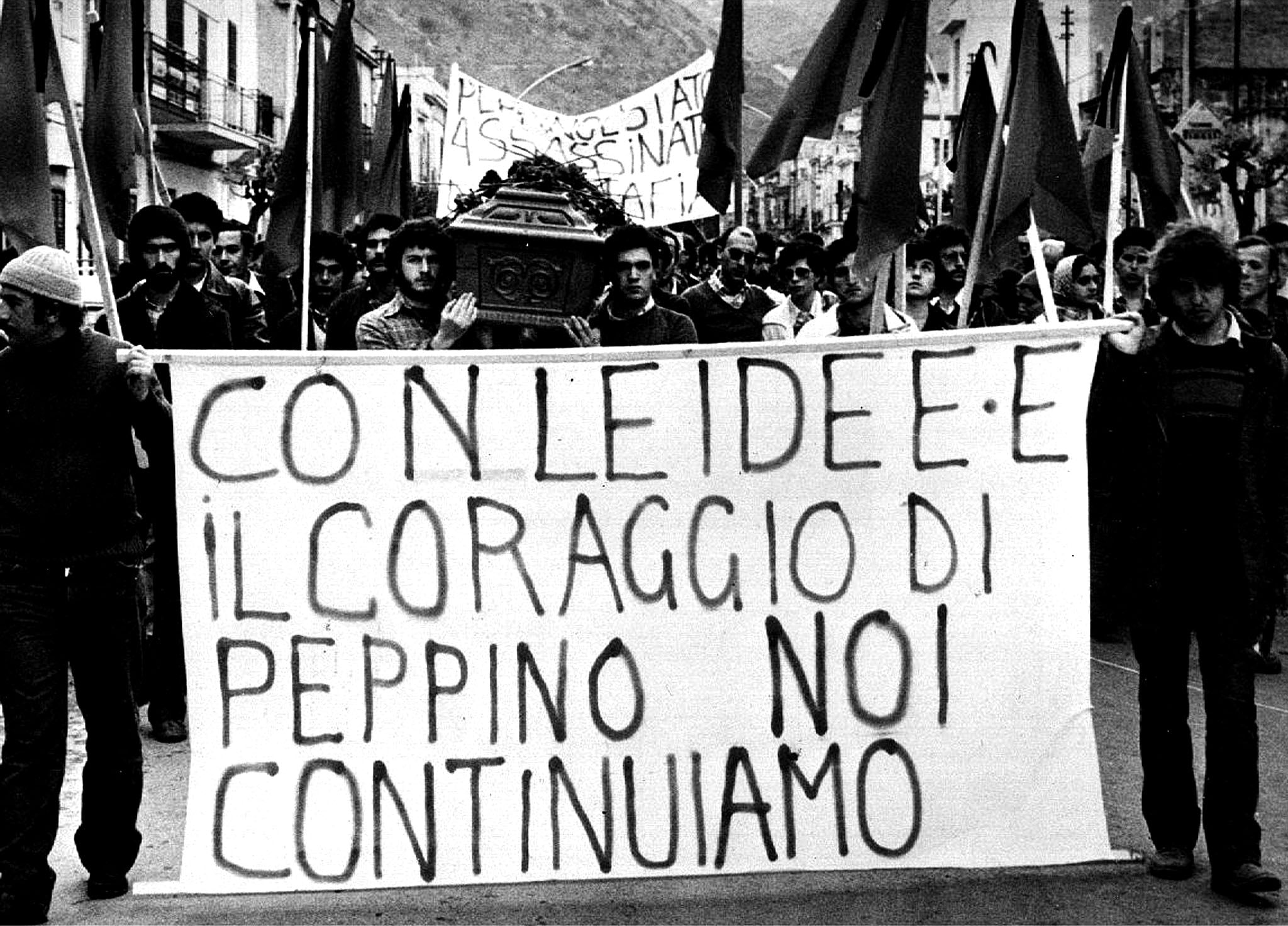 1526328630-0-anni-dopo-torto-facciamo-peppino-impastato_3024x “Era una notte buia dello Stato italiano, quella del 9 maggio ’78”: perché continuiamo ancora oggi a ricordare Peppino Impastato